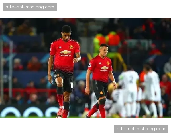 伤病潮下的应对：深度通讯曼联如何通过调整阵型维持防守反击强度