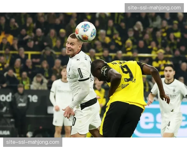 关键瞬间：第70分钟，门兴格拉德巴赫通过前场集体逼抢夺回球权